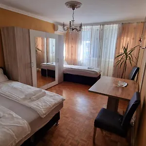 casa-de-la-luz.szeged-hotels.com/